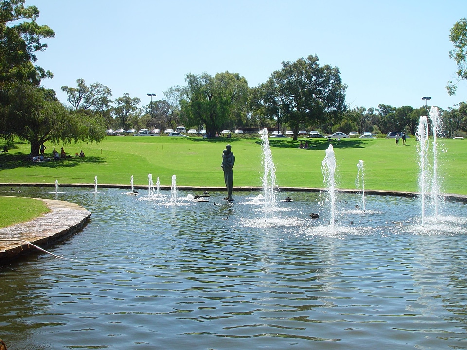 Motherhood park statue