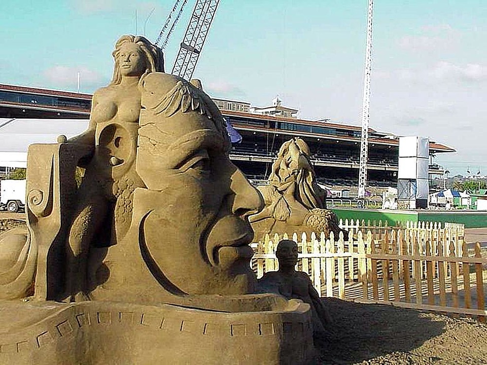 Sand sculpture 