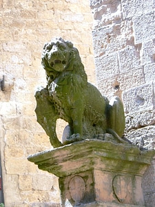 Lion statue photo