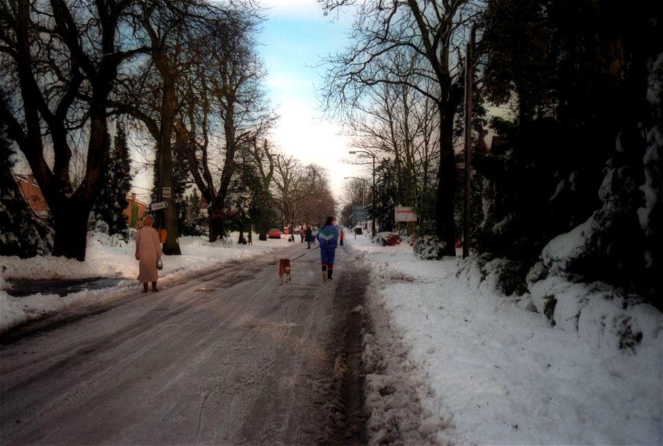 1990 12 026