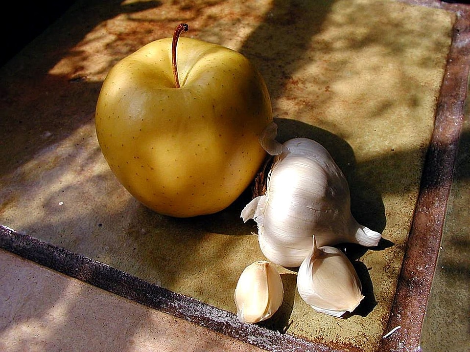 Anchor apple garlic