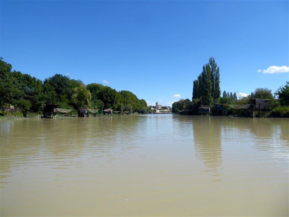 Saint-Savinien depuis la Charente