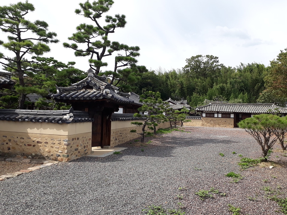 House of the Seong Clan in Seok-ri Changnyeong Korea