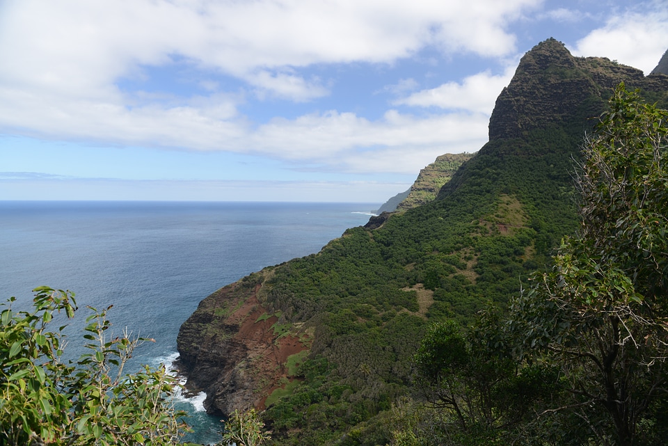 Coastline on the Kalalau trail in Kauai Hawaii