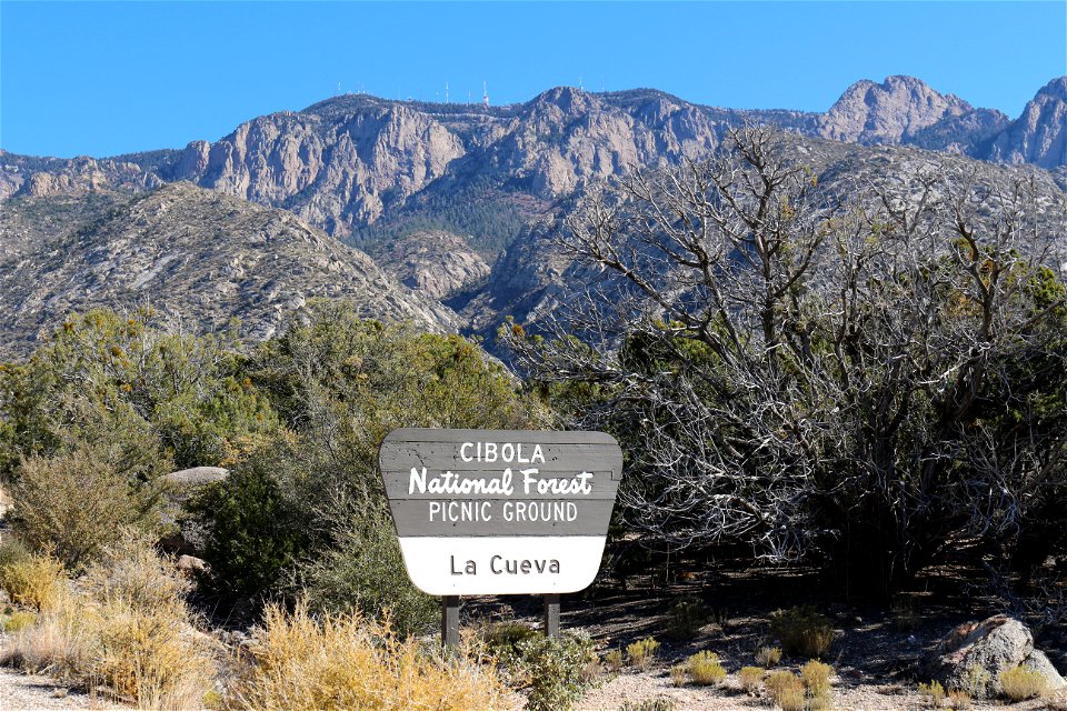 La Cueva Picnic Area