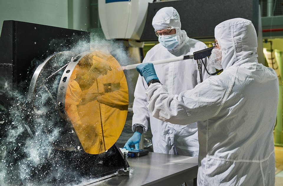 Mirror with Carbon Dioxide Snow