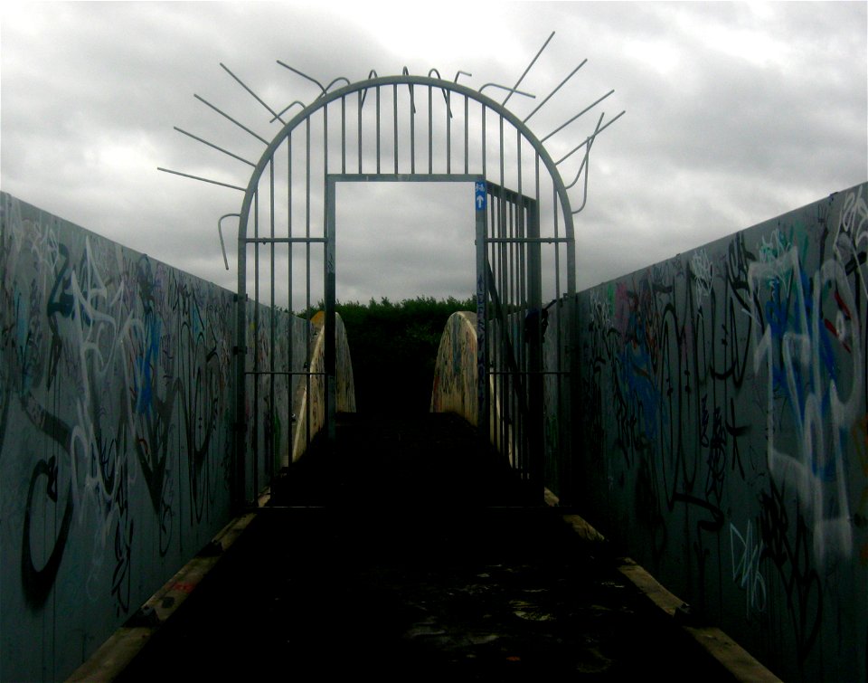 Gate