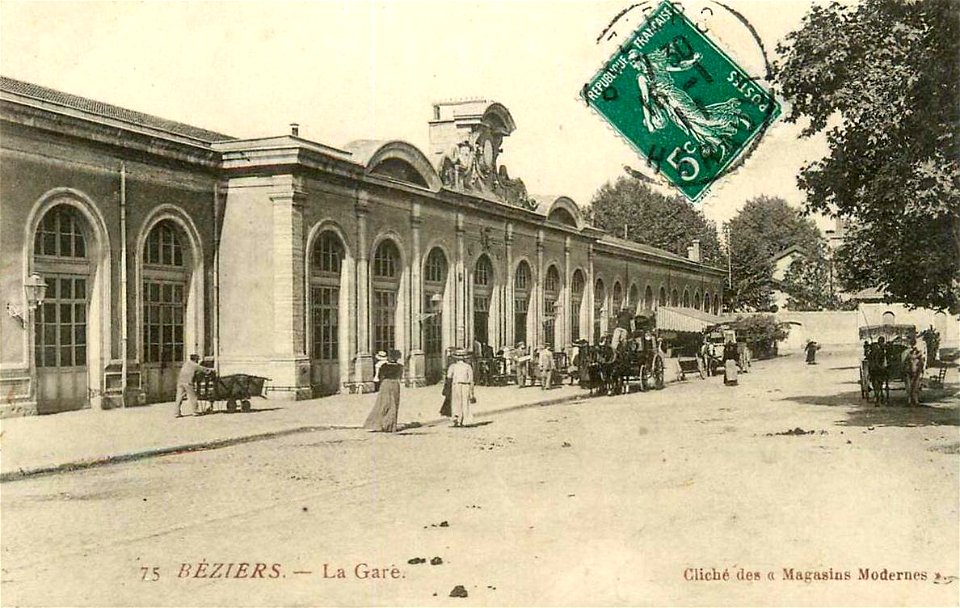Béziers.La gare, voyageurs