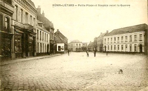 Hénin-Beaumont.Petite Place et l'hospice avant la guerre
