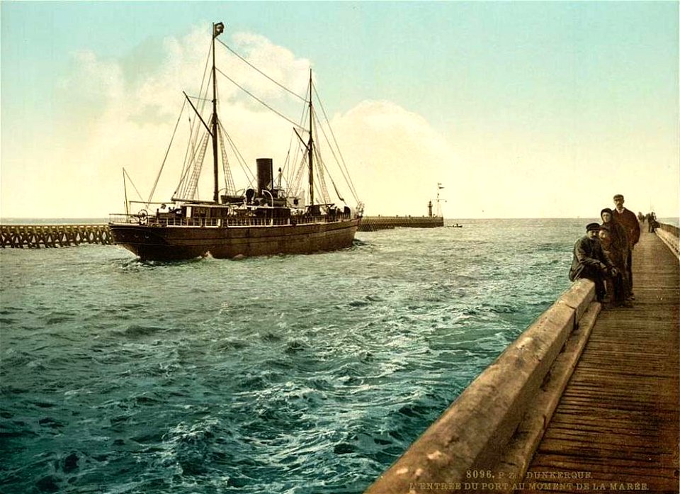 Dunkerque.Entrée du port au moment de la marée