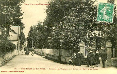 Bagnères-de-Bigorre.Entrée des Termes du Tivoli et route du Salut