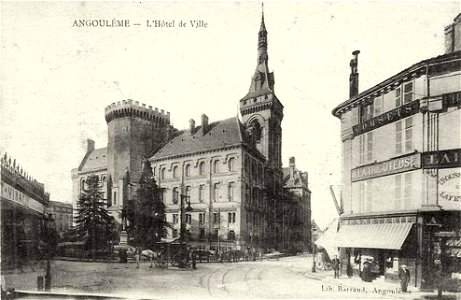 Angoulême.Hôtel-de-Ville.Tricoteuse, Corsets
