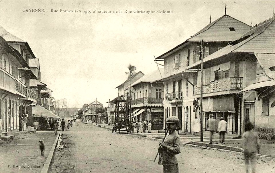 Cayenne.Rue François-Arago. rue Christophe-Colomb