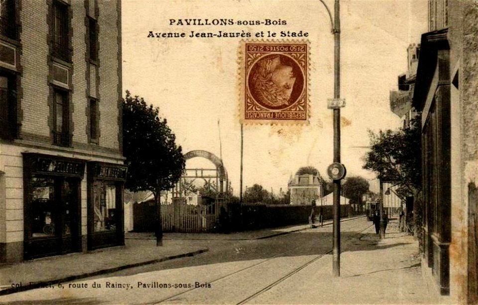 Pavillons-sous-Bois.Avenue Jean-Jaurès.Stade