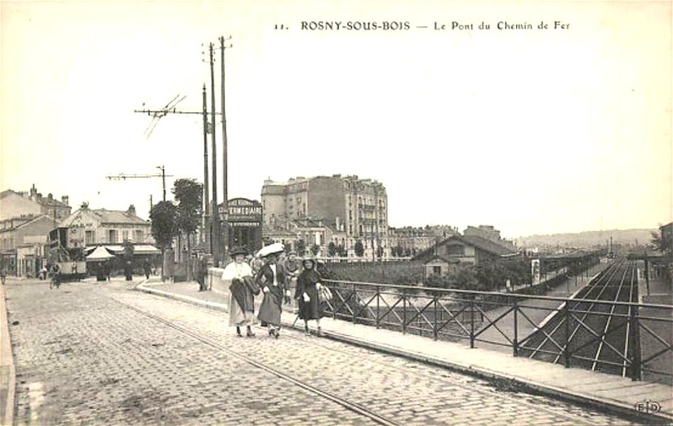 Rosny-sous-Bois.Pont du Chemin de Fer.Passantes
