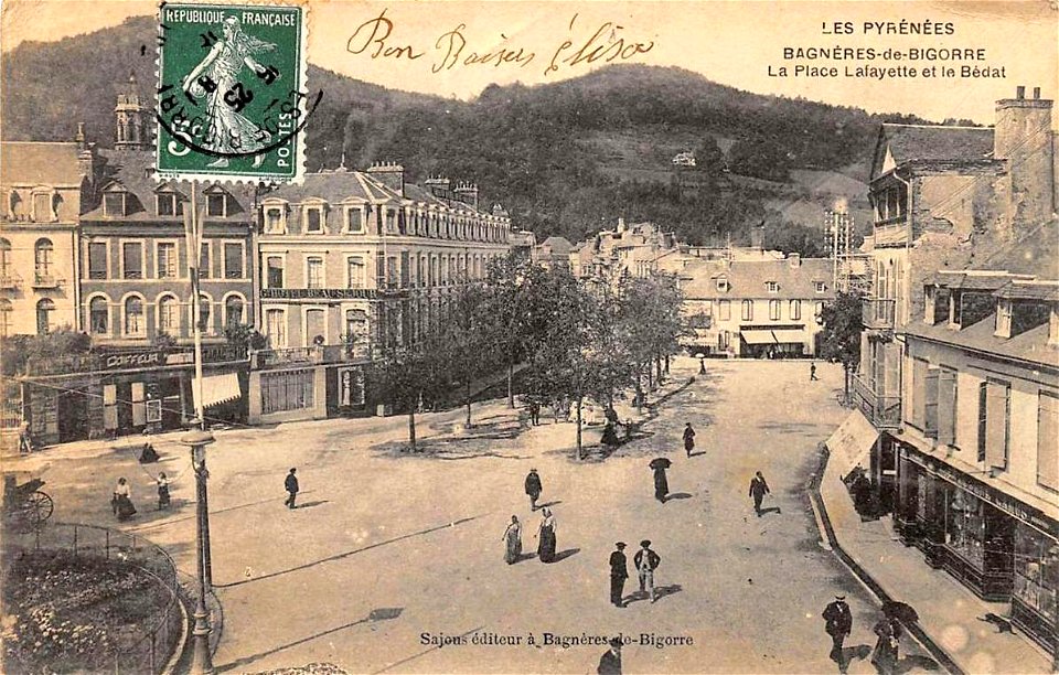 Bagnères-de-Bigorre.La place Lafayette et le Bédat