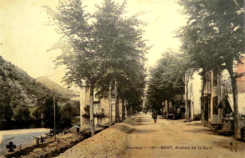 Bort-les-Orgues.Avenue de la Gare