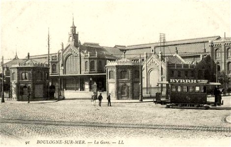 Boulogne-sur-Mer.Gare centrale et tramways photo