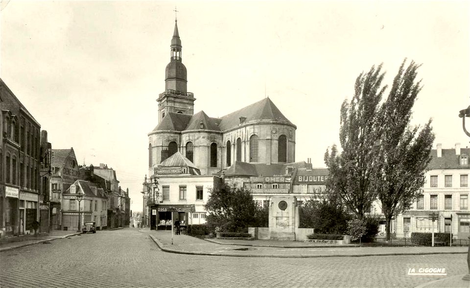 Cambrai.Monument à Edmond Garin