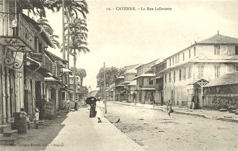 Cayenne.Rue Lallouette au soleil