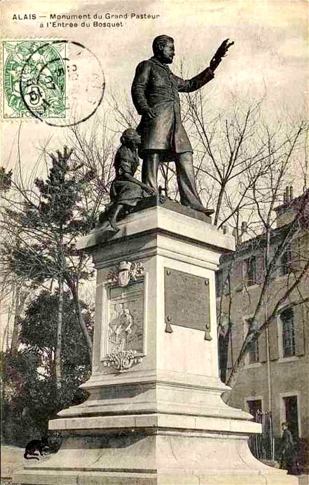 Alès.Monument du Grand Pasteur à l'entrée du Bosquet