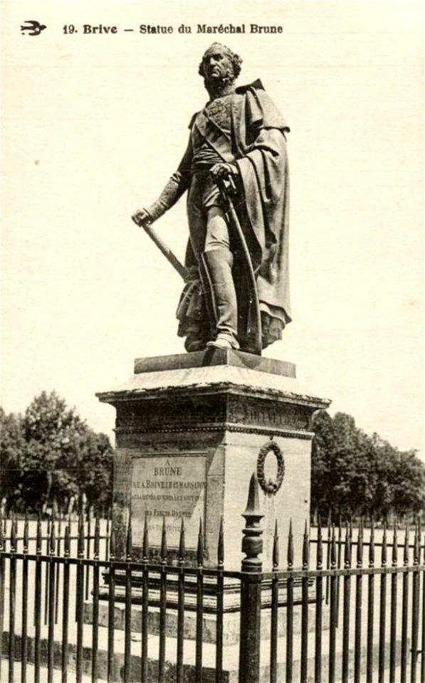 Brive-la-Gaillarde.Statue du Maréchal-Brune