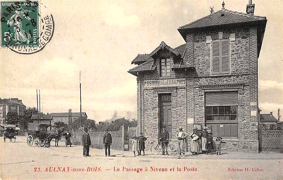 Aulnay-sous-Bois.Passage à niveau et poste