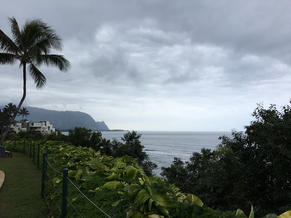 Beautiful views on the Kalalau trail along the Na Pali coastline
