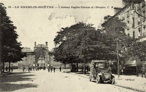 Le Kremlin-Bicêtre.Avenue Eugène-Thomas et hospice