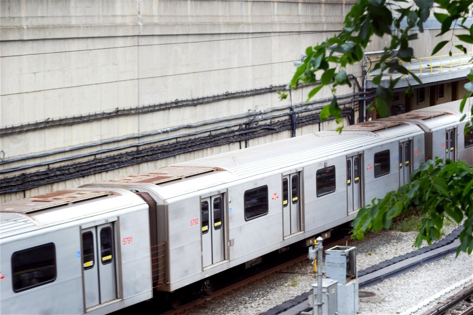 TTC Line1 TR Arriving at Davisville. photo