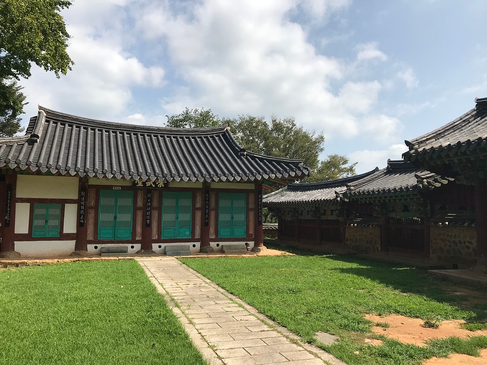 Chongryongsa in Tongyeong South Korea