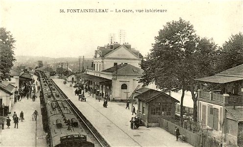 Fontainebleau.La gare vue de la passerelle, carte postale photo