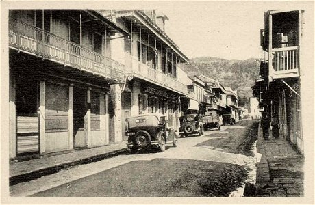 Saint-Denis-Réunion.Rue de l'Église.Voitures