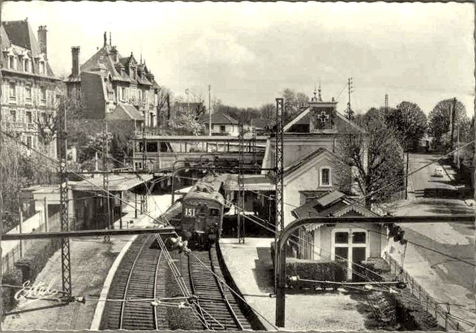 Fontenay-aux-Roses.La gare et le métro