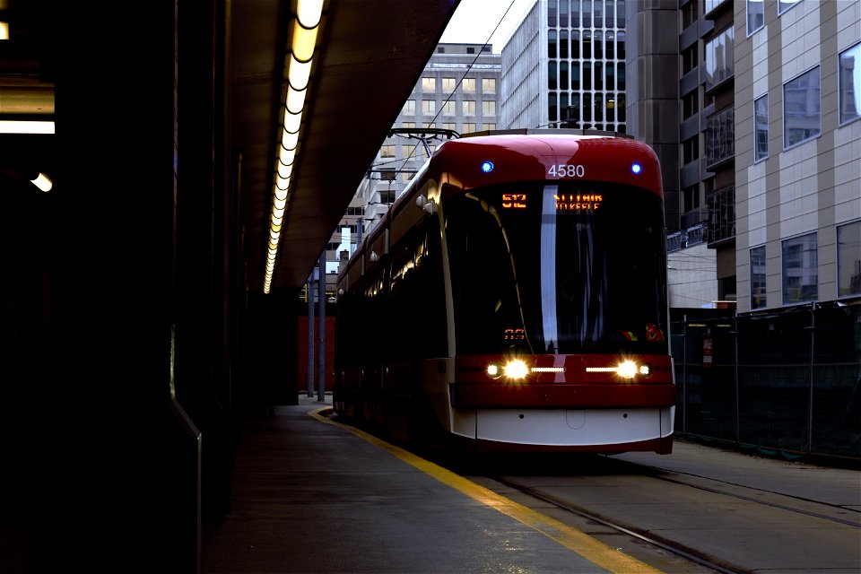 TTC 512 Streetcar 4580 idle at St.Clair.
