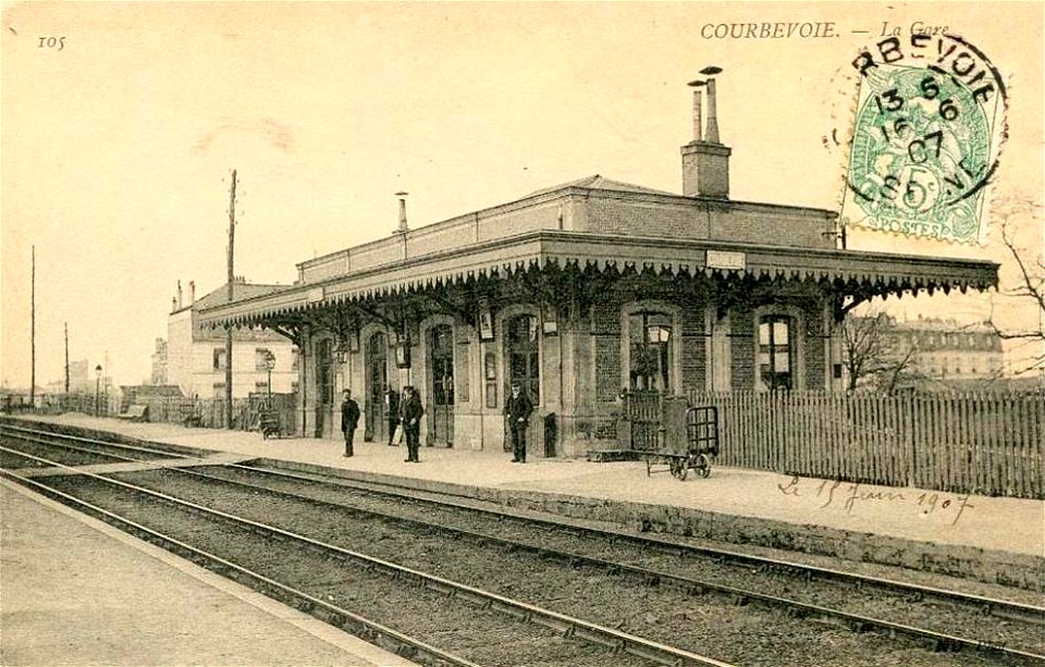 Courbevoie.La gare, les quais