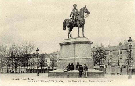La Roche-sur-Yon.Place d'Armes et statue de Napoléon 1er