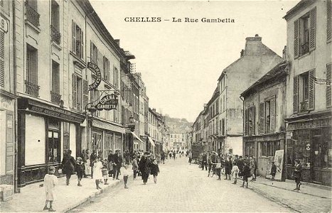 Chelles (Seine-et-Marne).Rue Gambetta.Passants