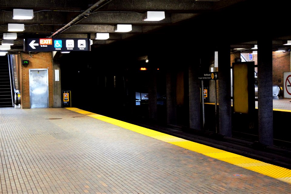 TTC Line1 TR At Eglinton West.