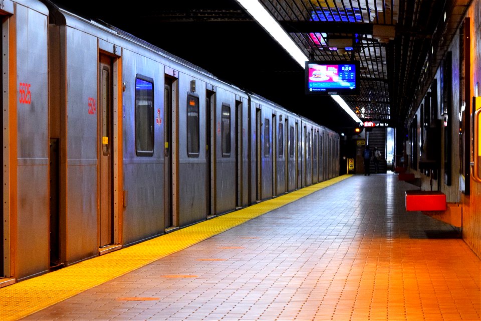 TTC Line1 TR 5625 at Spadina.
