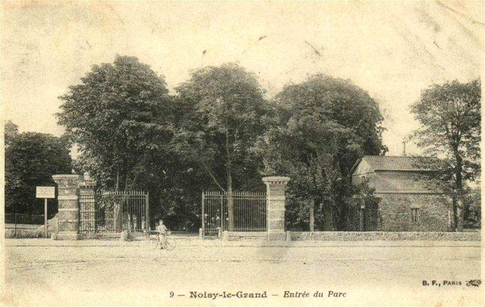 Noisy-le-Grand.Entrée du Parc