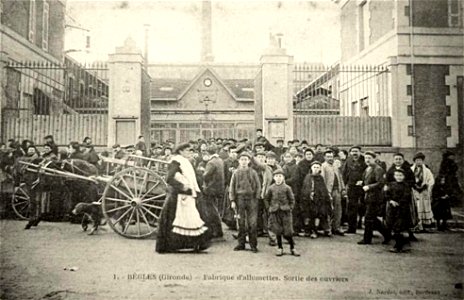 Bègles.Fabrique d'allumette.Sortie des ouvriers.1911