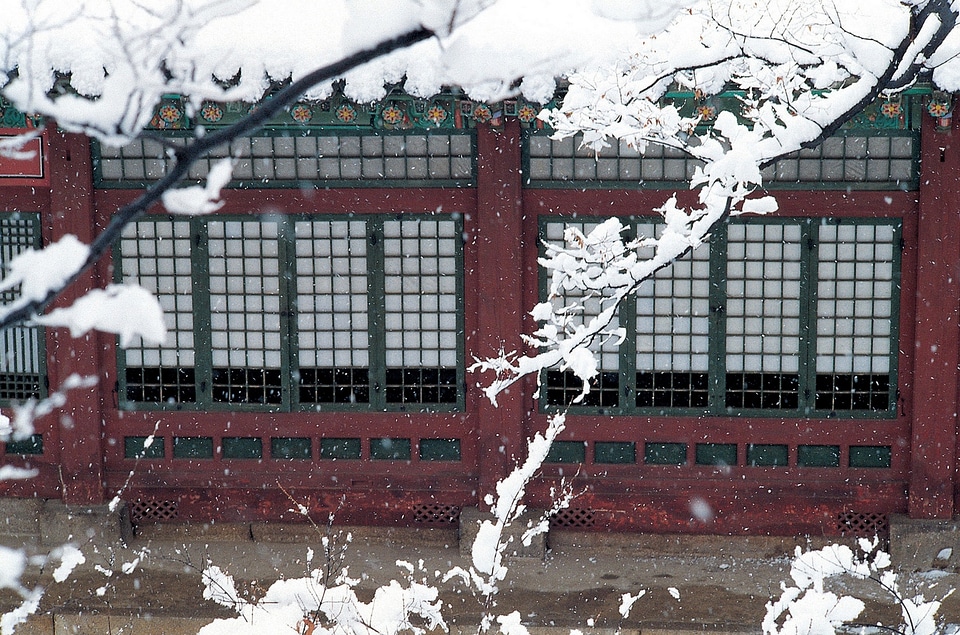 Temple in Korea during snowfall