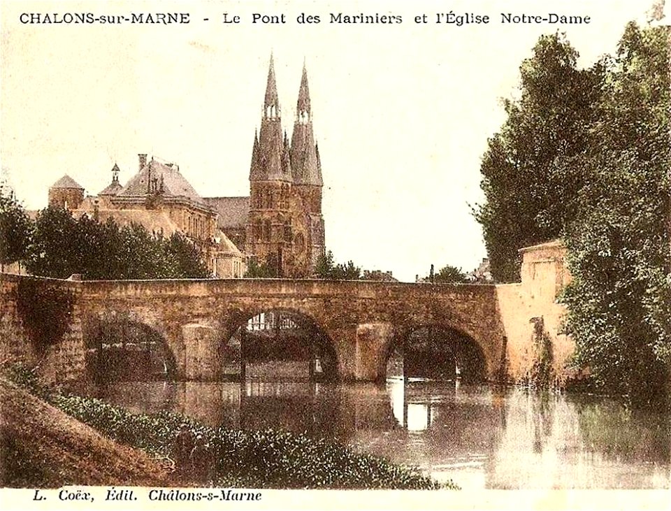 Châlons-en-Champagne.Pont des Mariniers et église Notre-Dame