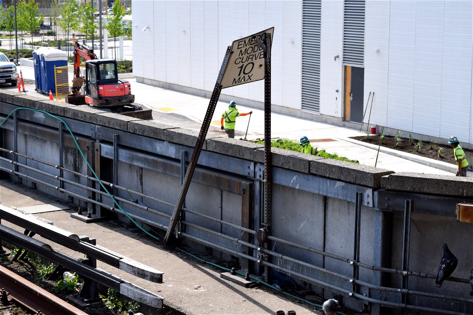 Line5 Workers visible from Line3 Kennedy Platform.