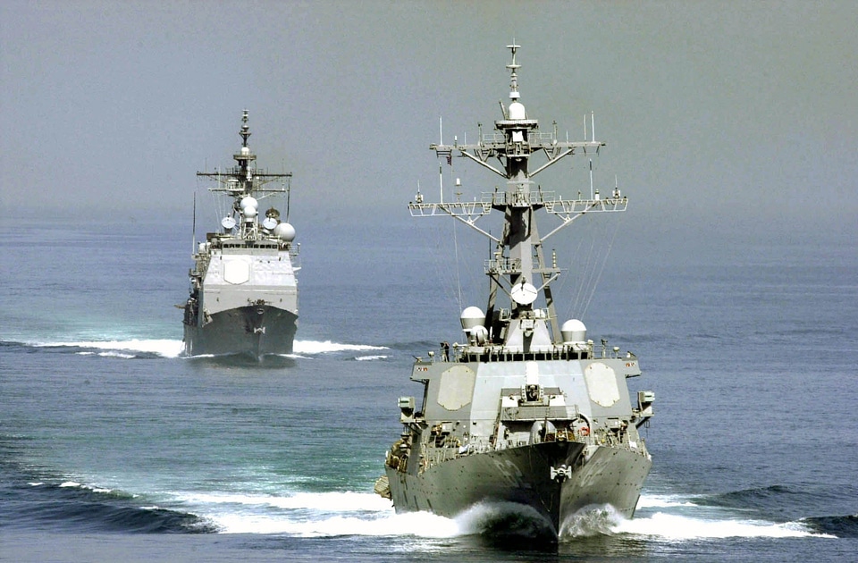 The guided missile cruiser USS Chosin