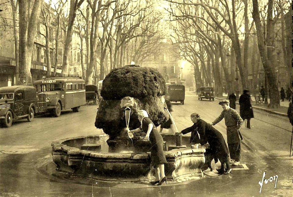 Aix-en-Provence.Fontaine d'eau chaude