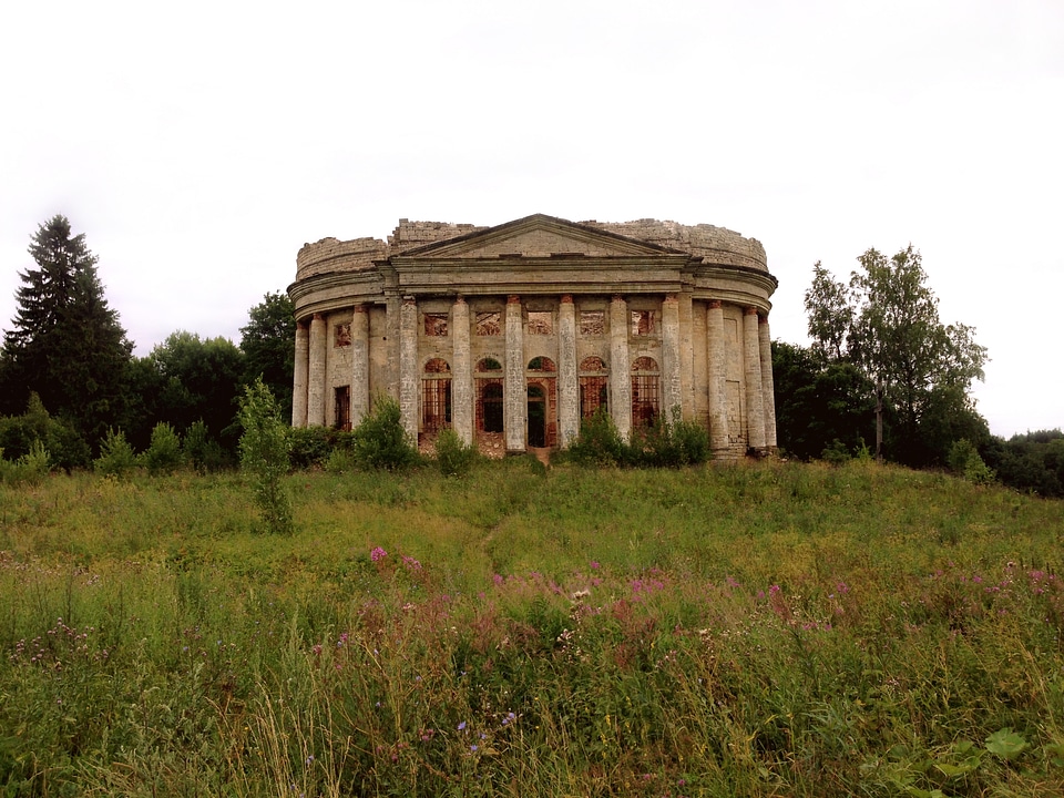 Trinity Church close to the village of Pyataya Gora