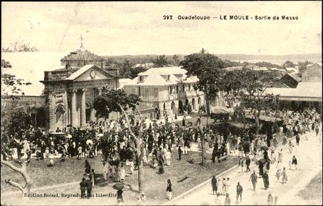 Le Moule.Église Saint-Jean-Baptiste du Moule.Panorama à la sortie de la Messe