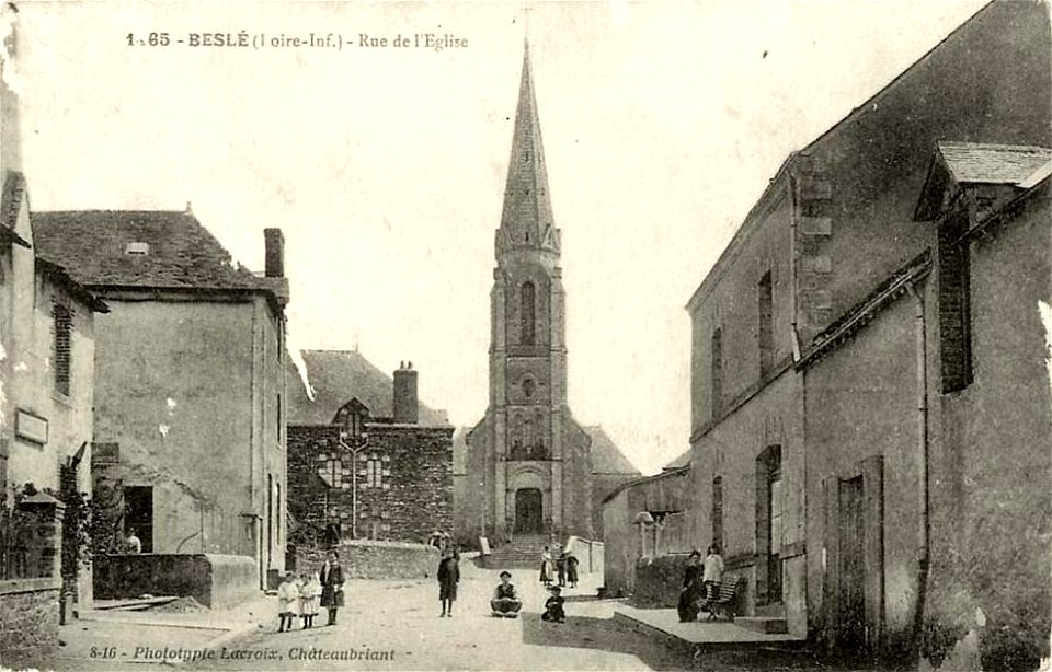 Guémené-Penfao.Église Saint-Pierre-et-Saint-Paul de Beslé.Rue de l'Église